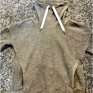 Lululemon Go Forward Pullover in heather, sz 2…..NWOT